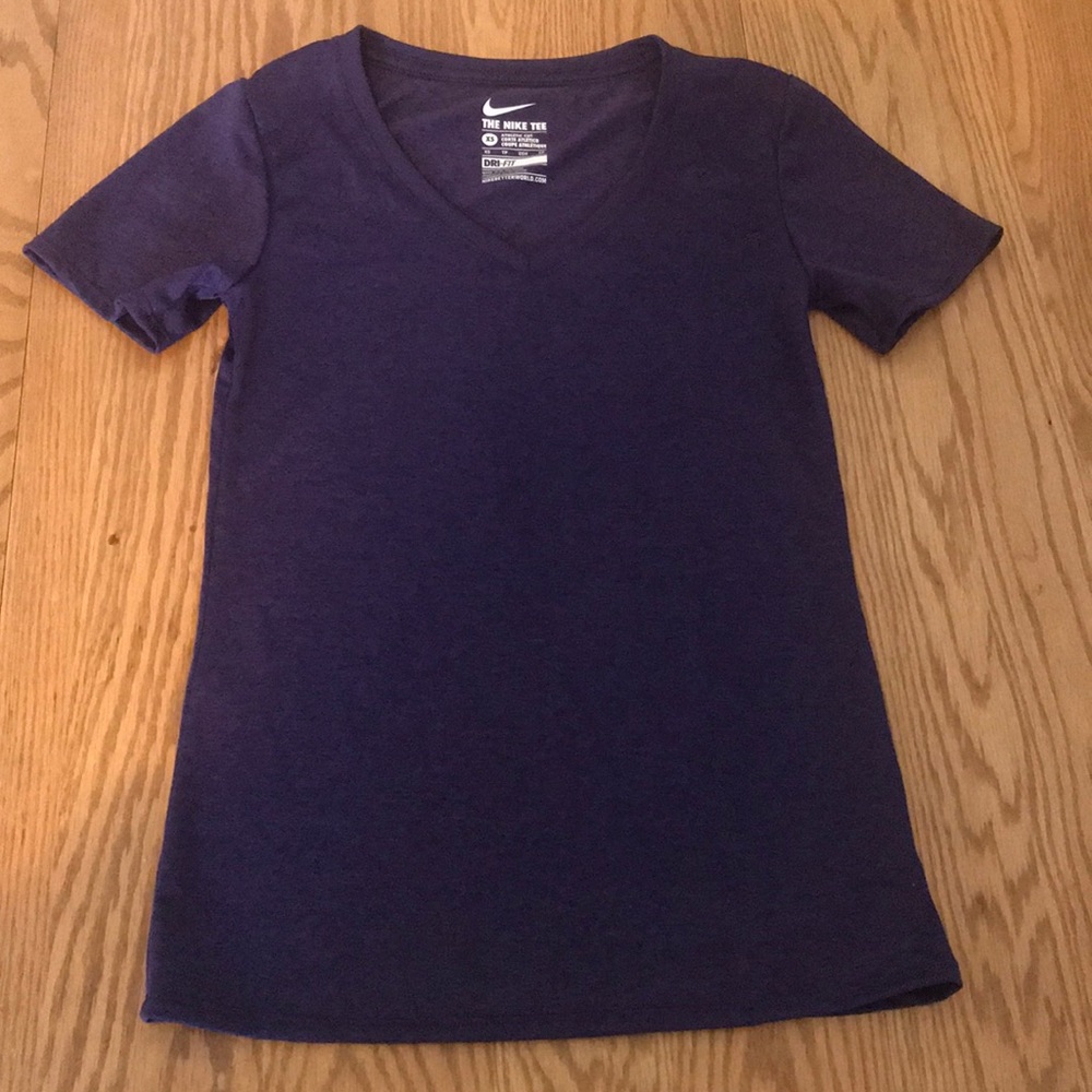 NWOT! Nike V-neck Athletic Cut Top (Extra-Small)